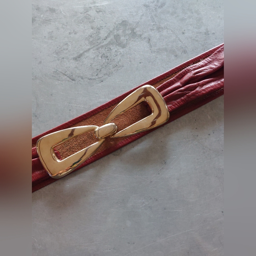 VTG Oxblood Leather Belt with Decorative gold tone statement buckle